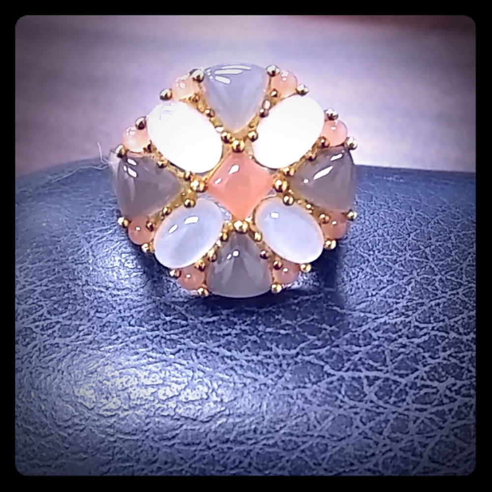 Adorable gold tone jewelry